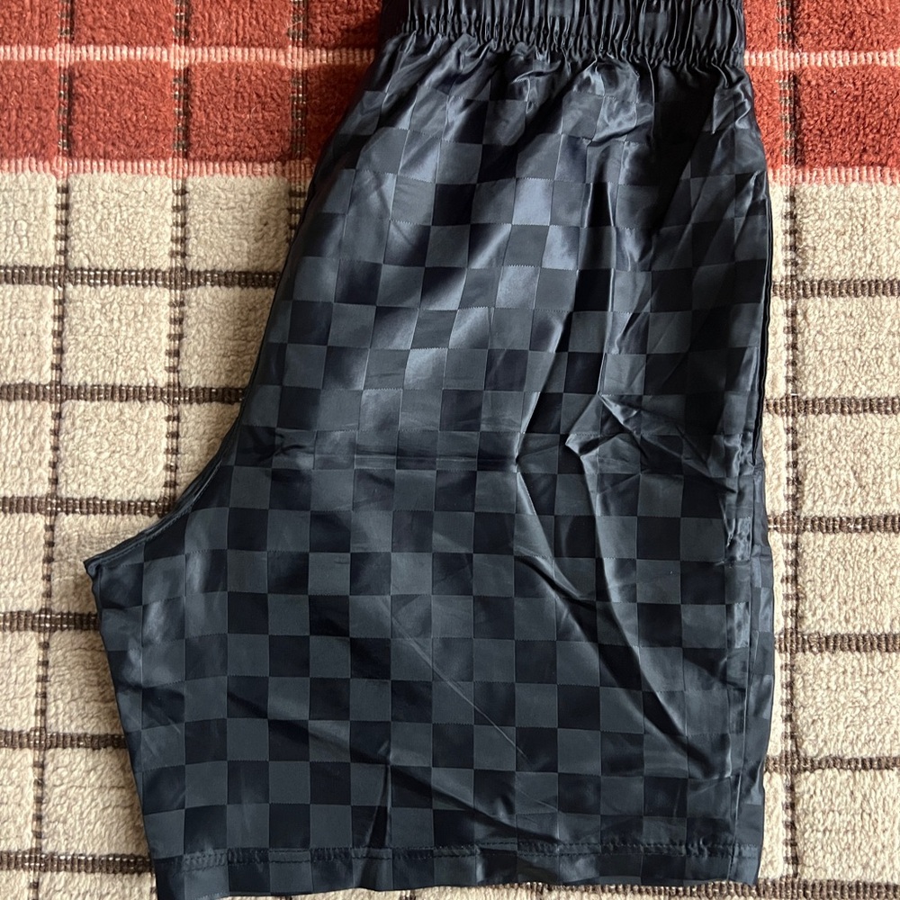 Umbro Checkered Drawstring Shorts - 7" inseam - Picture 3 of 8